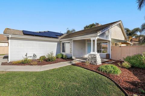 313 Del Flora St, Oceanside, CA 92058 photo 2