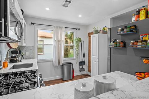 4544 Edgewood Pl, Riverside, CA 92506 photo 9