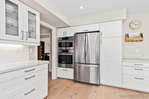 8393 Cliffridge Ln, La Jolla, CA 92037 photo 9