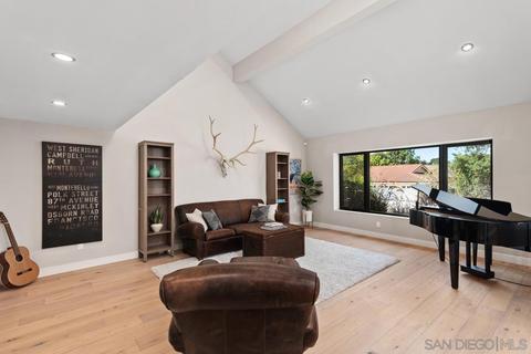 8393 Cliffridge Ln, La Jolla, CA 92037 photo 3