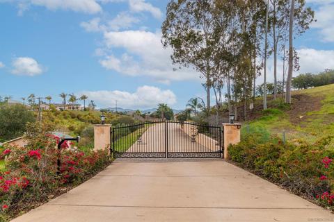 3817 Sumac Ct, Fallbrook, CA 92028 photo 2