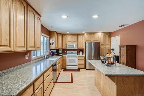 1087 Ellen Ln, El Cajon, CA 92019 photo 4