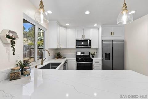 2337 Brookhaven Pass, Vista, CA 92081 photo 2