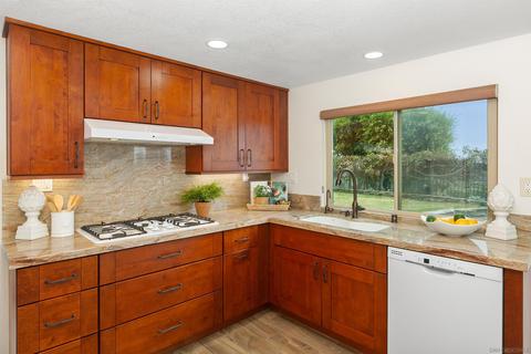 3477 Sitio Borde, Carlsbad, CA 92009 photo 9