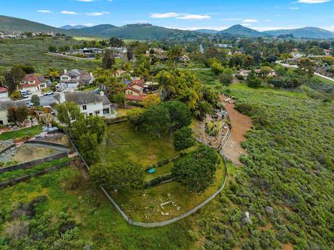 3477 Sitio Borde, Carlsbad, CA 92009 photo 2