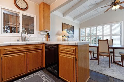 5740 Waverly Ave, La Jolla, CA 92037 photo 4