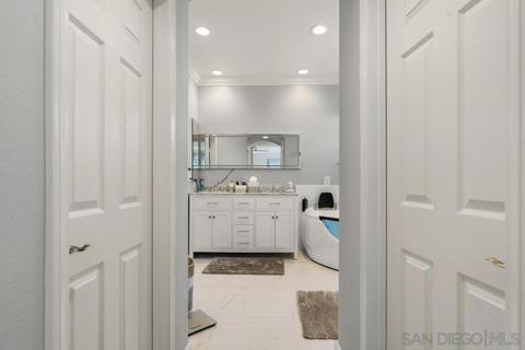 8112 Gilman Ct, La Jolla, CA 92037 photo 24