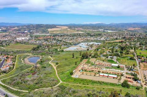 2260 Glenview Ln, Vista, CA 92084