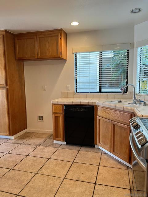 415 Dohrmann Ln, Pinole, CA 94564 photo 5