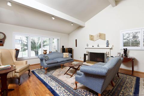 8675 Cliffridge Ave, Laj, CA 92037 photo 3