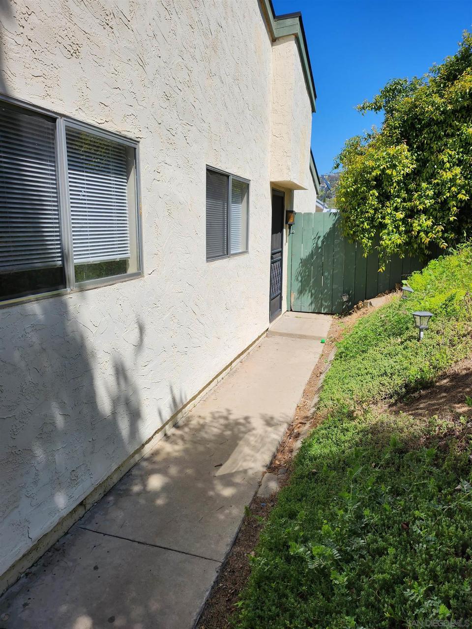  2017 Crofton, Spring Valley, CA 91977 photo 2