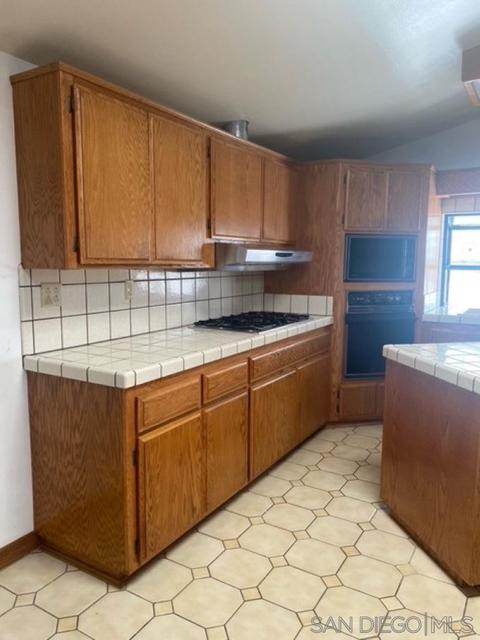 9064 Walker Ct, San Diego, CA 92123 photo 2