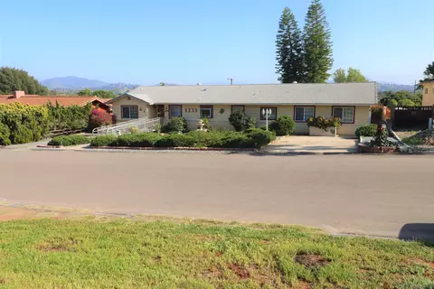 1233 Cresthill Rd, El Cajon, CA 92021