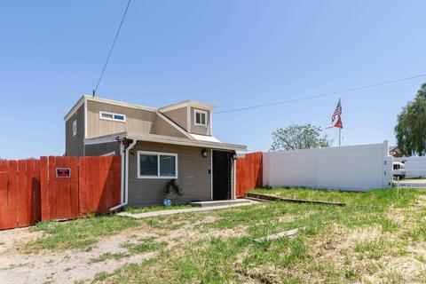 1030 8th St, Ramona, CA 92065