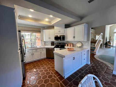 2468 Links Way, Vista, CA 92081 photo 10