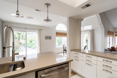 2196 Torrey Gln, Escondido, CA 92026 photo 8
