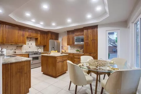 1276 Meadow Wood Pl, Encinitas, CA 92024 photo 4