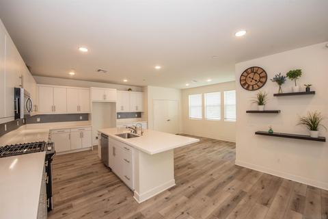 8902 Trailridge Ave, Santee, CA 92071
