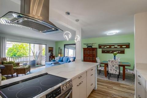 2530 Clairemont Dr # 203, San Diego, CA 92117