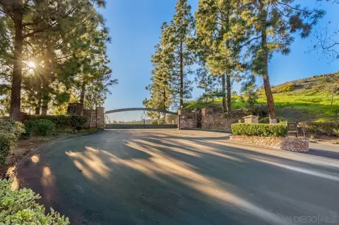 2737 Dos Lomas, Fallbrook, CA 92028