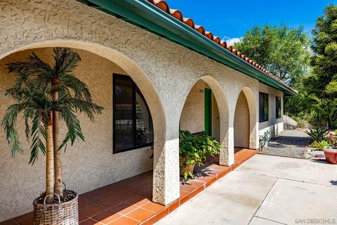 1012 Bel Air Dr E, Vista, CA 92084 photo 2