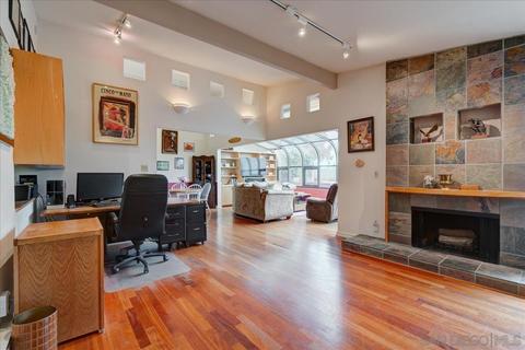 8947 Caminito Fresco, La Jolla, CA 92037