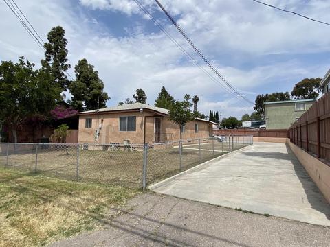 1009 Gillespie Dr, Spring Valley, CA 91977 photo 2