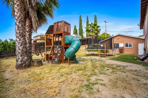 512 Felicita Ave, Spring Valley, CA 91977