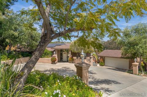 4233 Woodland Dr, La Mesa, CA 91941