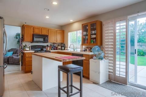 498 Shadow Tree Dr, Oceanside, CA 92058 photo 12