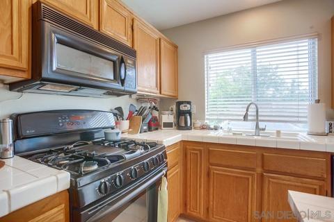498 Shadow Tree Dr, Oceanside, CA 92058 photo 14