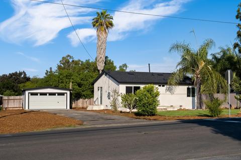 2047 Goodwin Dr, Vista, CA 92084 photo 9