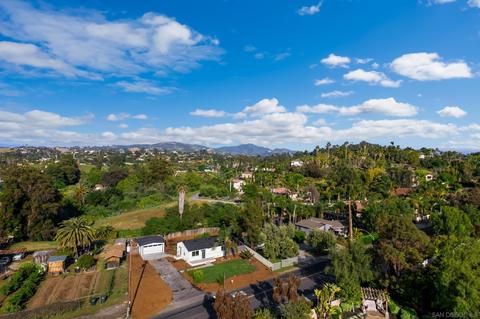 2047 Goodwin Dr, Vista, CA 92084 photo 2