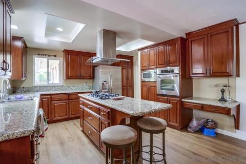 2328 Maelee Dr, Vista, CA 92084 photo 12