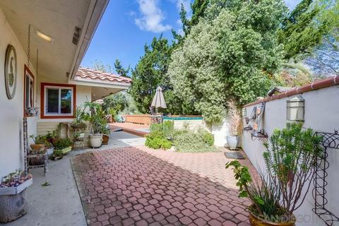 2328 Maelee Dr, Vista, CA 92084