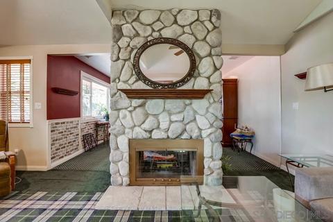 2328 Maelee Dr, Vista, CA 92084 photo 3