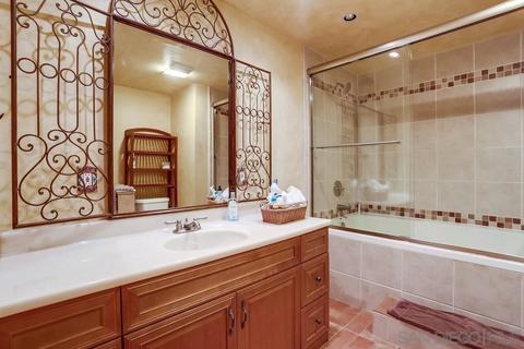2328 Maelee Dr, Vista, CA 92084 photo 4