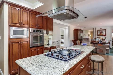 2328 Maelee Dr, Vista, CA 92084 photo 6