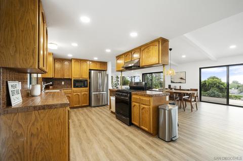 1347 Douglas Dr, Vista, CA 92084 photo 7