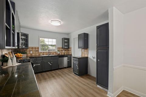 241 E St, Chula Vista, CA 91910 photo 8