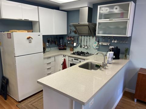 8016 Caminito Mallorca, La Jolla, CA 92037 photo 3