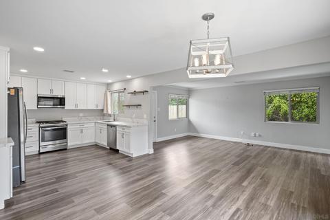1114 Hackamore Rd, Vista, CA 92083