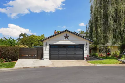 672 Crescent Ln, Vista, CA 92084 photo 2