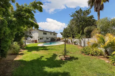 672 Crescent Ln, Vista, CA 92084 photo 5