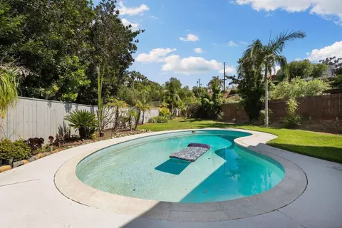 672 Crescent Ln, Vista, CA 92084 photo 3