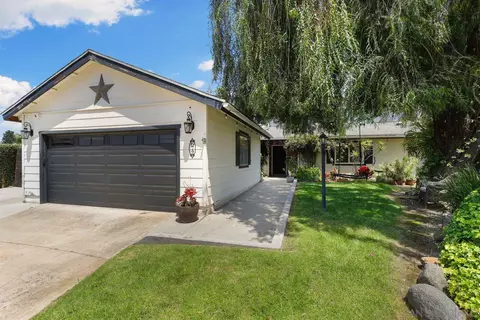 672 Crescent Ln, Vista, CA 92084