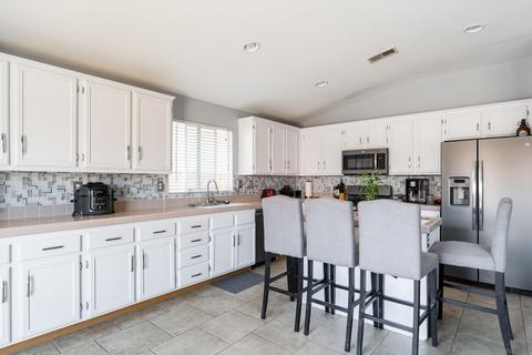 29176 Stonehaven Ct, Menifee, CA 92584 photo 2