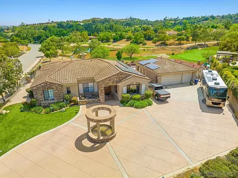 3649 Flowerwood Ln, Fallbrook, CA 92028 photo 2