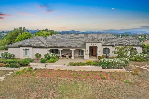 2223 Lindsey Ct, Fallbrook, CA 92028 photo 8