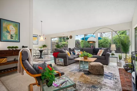 2561 Luciernaga St, Carlsbad, CA 92009
